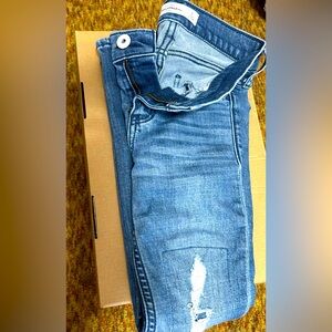 Abercrombie fitch 8 distressed girl skinny jean 🫎